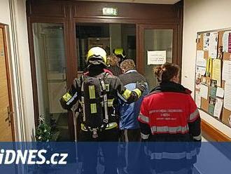 Po požáru domu s pečovatelskou službou našli záchranáři tělo seniorky