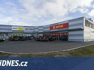 Lidl otevřel svůj první outlet u nás, lidé čekali v sedmdesátimetrové frontě