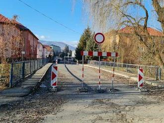 Pre kritický stav mostov hrozí na Slovensku kolaps cestnej siete, upozorňujú samosprávy. Žiadajú pomoc štátu