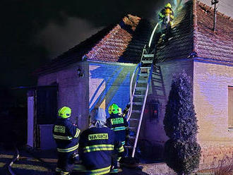 Rodinný dom v Pustých Úľanoch niekto úmyselne podpálil