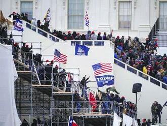 Trump je v Bielom dome posledný raz. Aký odkaz chce zanechať, keď podporil krajnú pravicu?